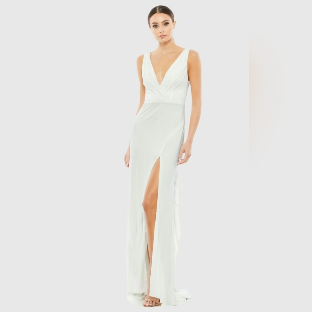NWT Ieena for Mac Duggal White Sleeveless V-Neck Jersey Gown, Size 8